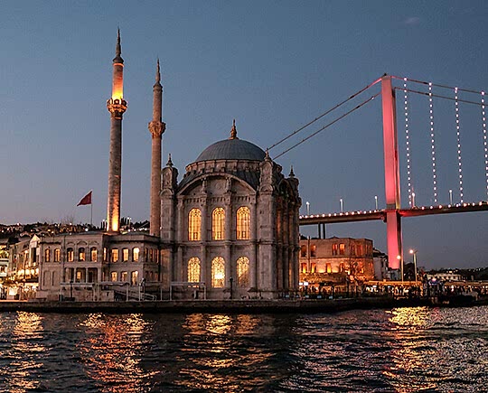 Boğaz Köprüleri ve Ortaköy Camii Gece Manzarası